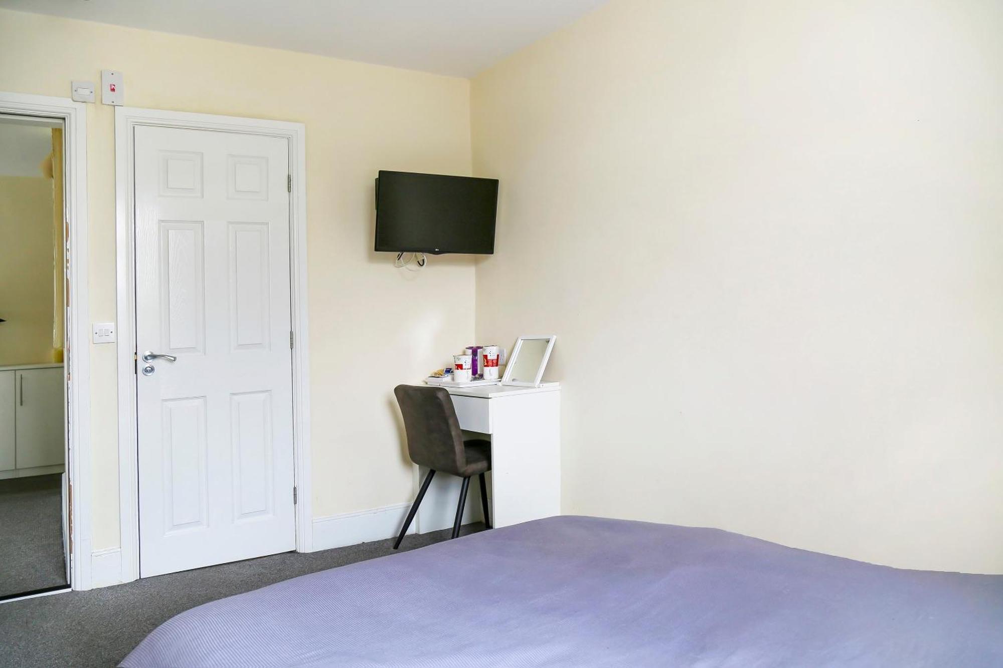 Oyo Castle Hotel, 3*